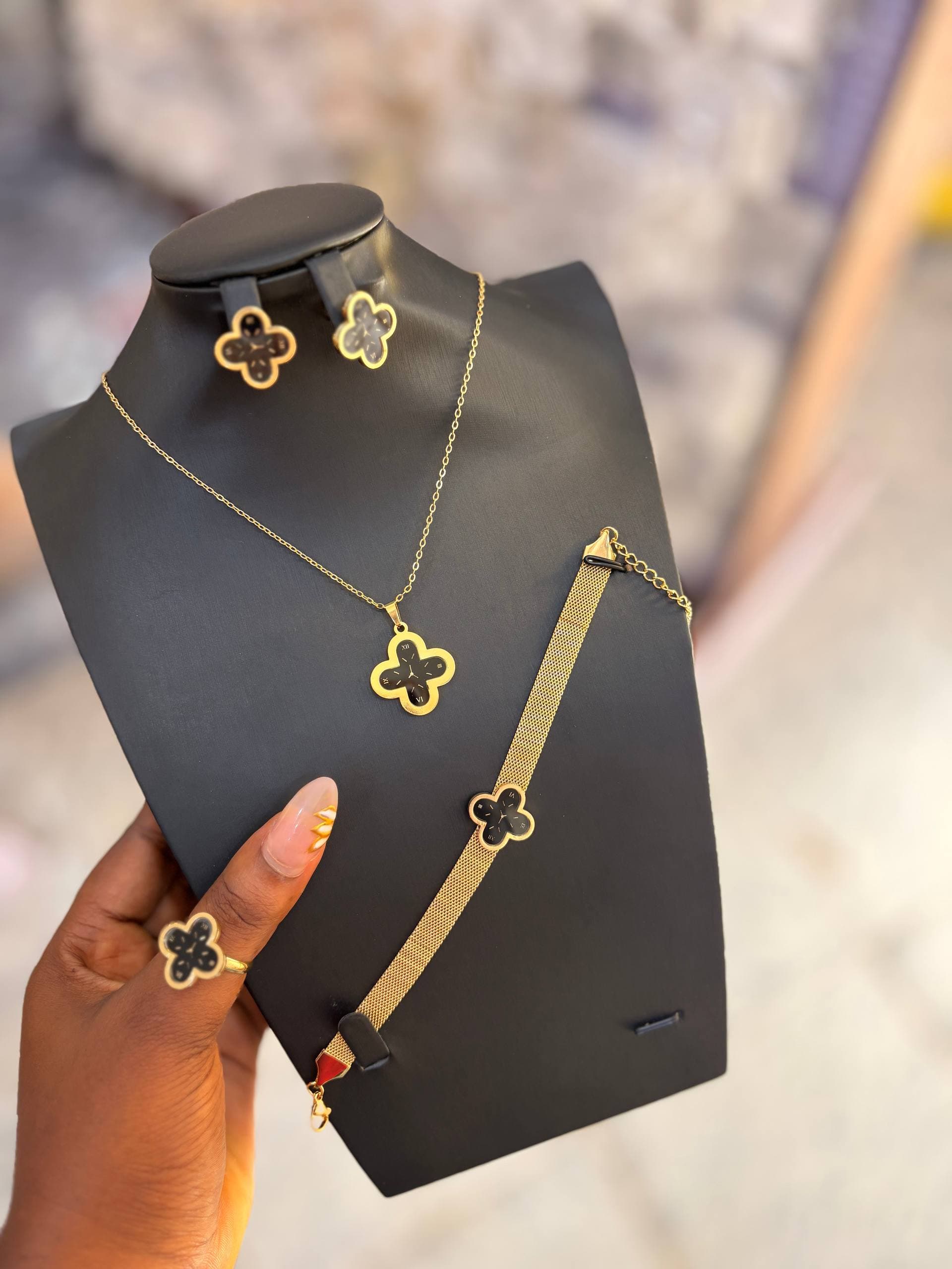 TL STEEL NECKLACE SET