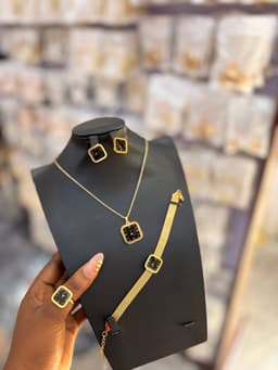 TL STEEL NECKLACE SET